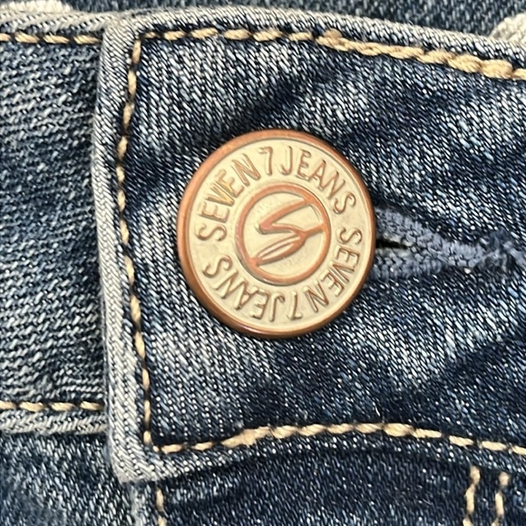 Seven 7 Women's Denim Jean Shorts Size 6 Cut Off Lightly Distressed 4" Inseam - Picture 5 of 14